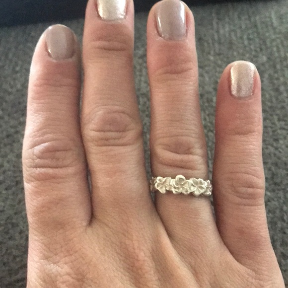 Flower ring - Picture 3 of 4